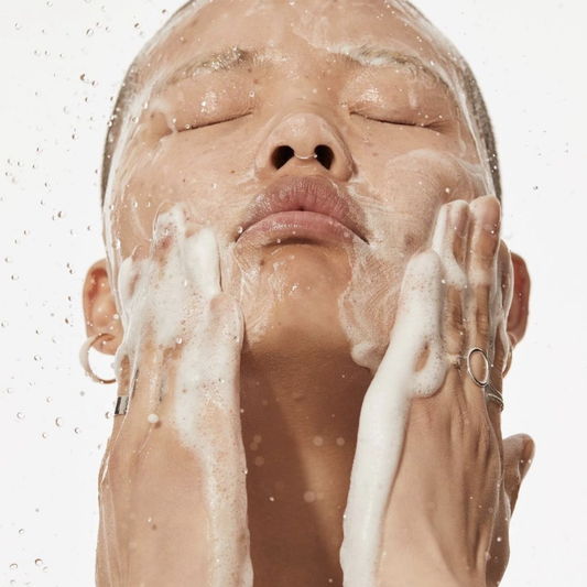 Les erreurs à éviter quand on a de l’acné après 30 ans