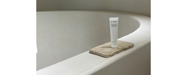 Gluconolactone et acide salicylique : le duo exfoliant pour peaux sensibles à imperfections
